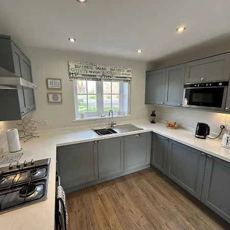 Ocean Cove - Part Of The The Bay Filey Village With Pool, Gym And Direct Access, Pub, Restaurant, Tennis And Meadows Walks Reighton