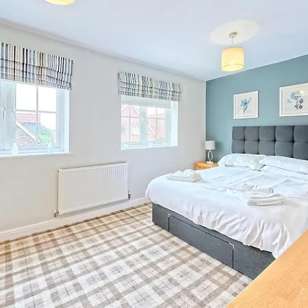 Ocean Cove - Part Of The The Bay Filey Village With Pool, Gym And Direct Access, Pub, Restaurant, Tennis And Meadows Walks *